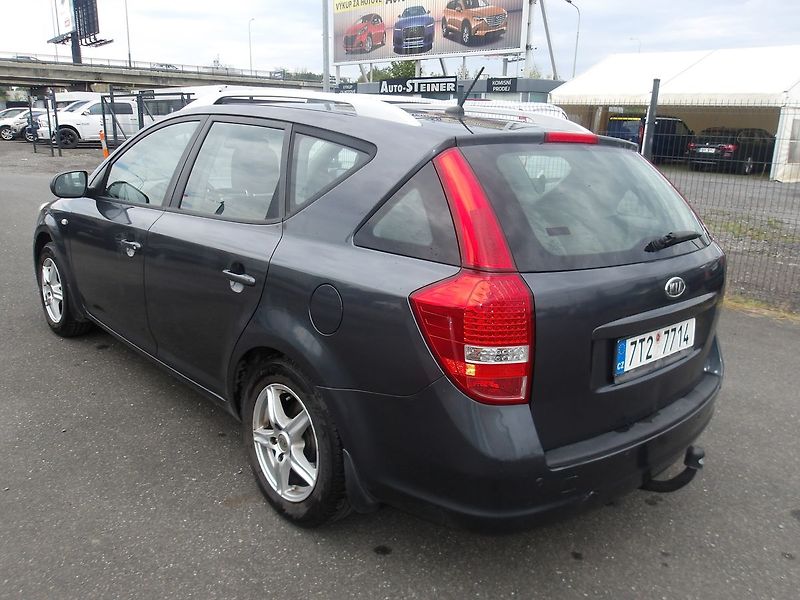 Kia Ceed 1,4i ČR ! NAJ.94000 km !!! Ser - fotka 11 z 34