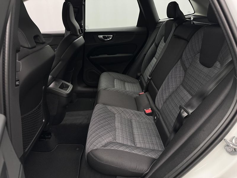 Volvo XC60 (2026)  B5 AWD AUT CORE - fotka 6 z 20