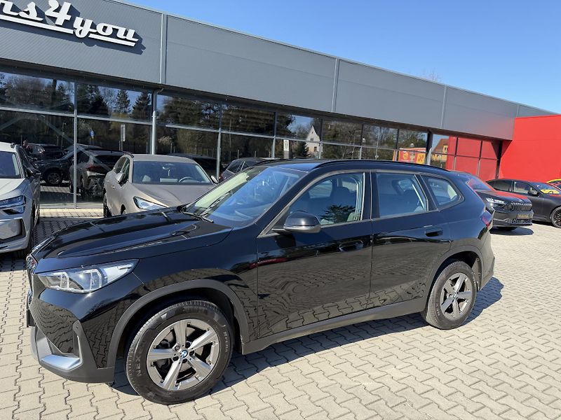 BMW X1 (2024) 18i 100kW LED KAMERA CZ - fotka 4 z 40