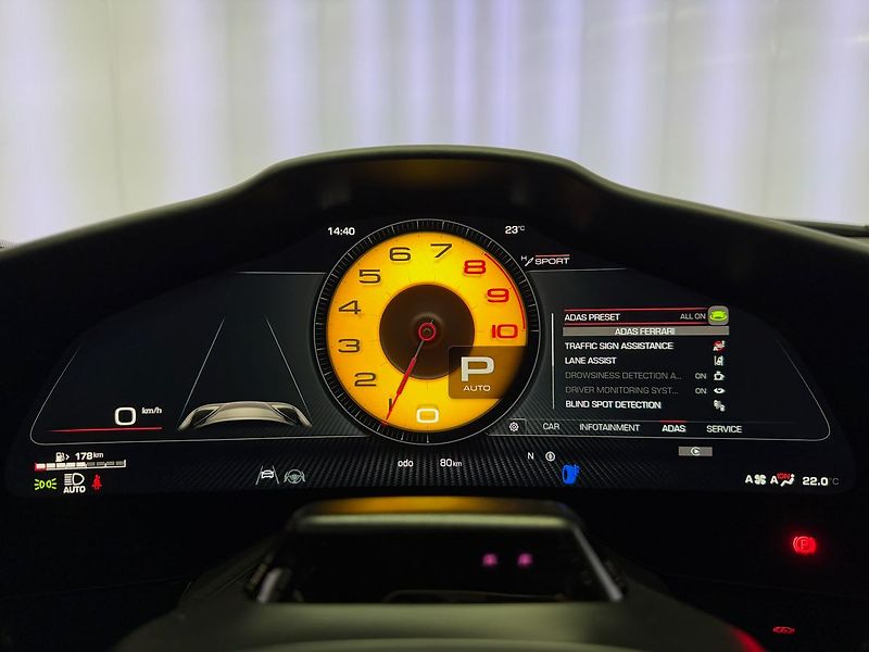 Ferrari Purosangue V12 CARBON, ALCANTARA, PANORAM - fotka 18 z 38