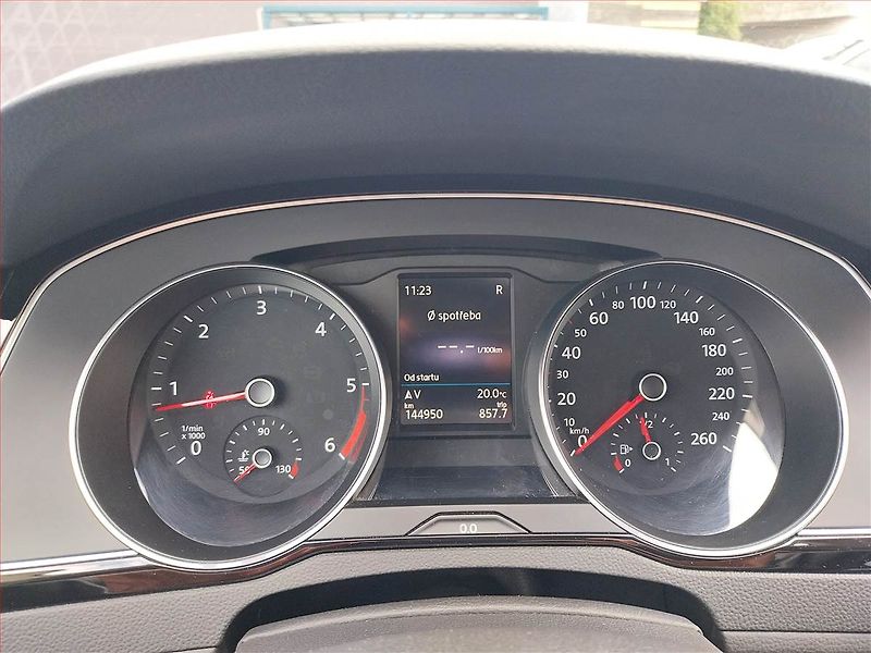 Volkswagen Passat (2018) Highline 2.0 TDI, Automat - fotka 11 z 21