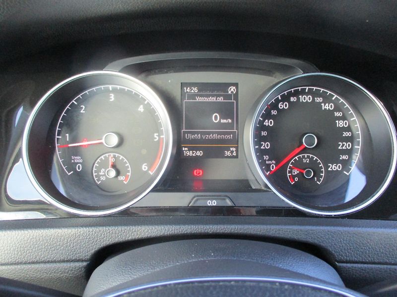 Volkswagen Golf 2.0TDi 110kW HIGHLINE L+Z PNEU - fotka 17 z 45