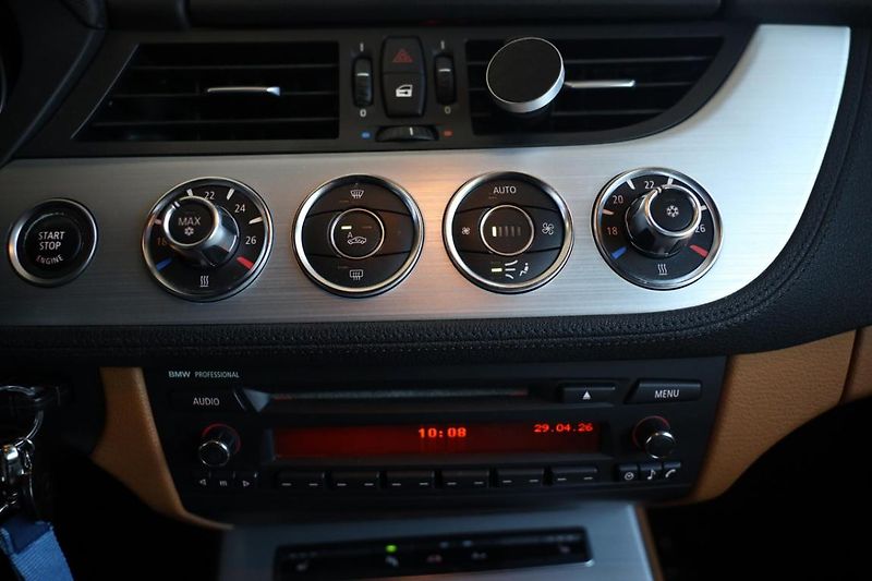 BMW Z4 sDrive 23I - fotka 16 z 30