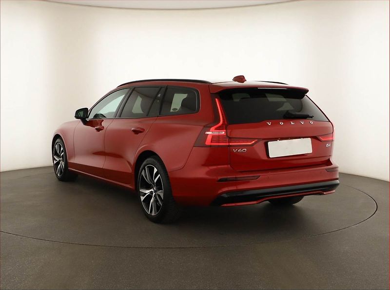 Volvo V60 (2024) B4 - fotka 4 z 17