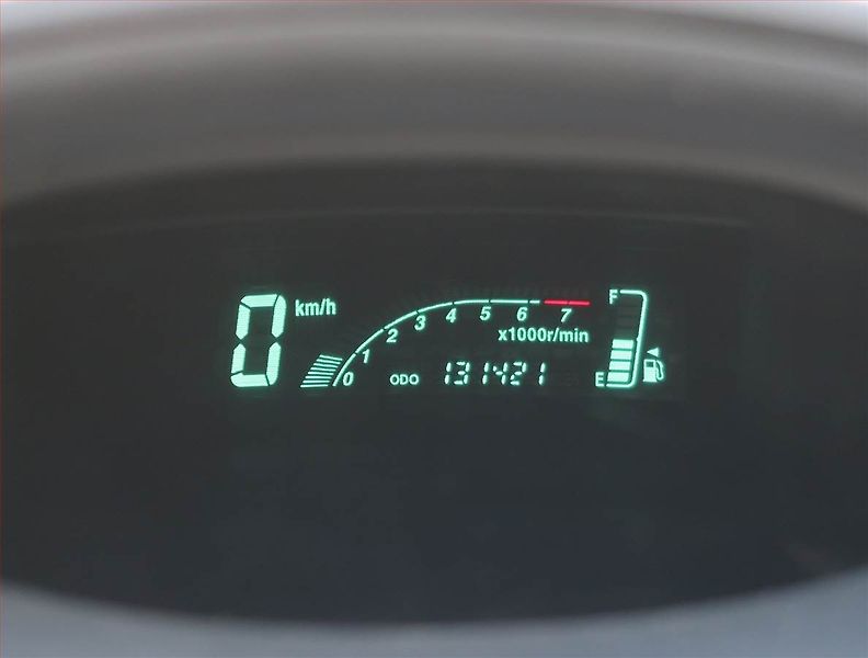 Toyota Yaris (2006) 1.0 VVT-i, po STK, zamluveno - fotka 11 z 14