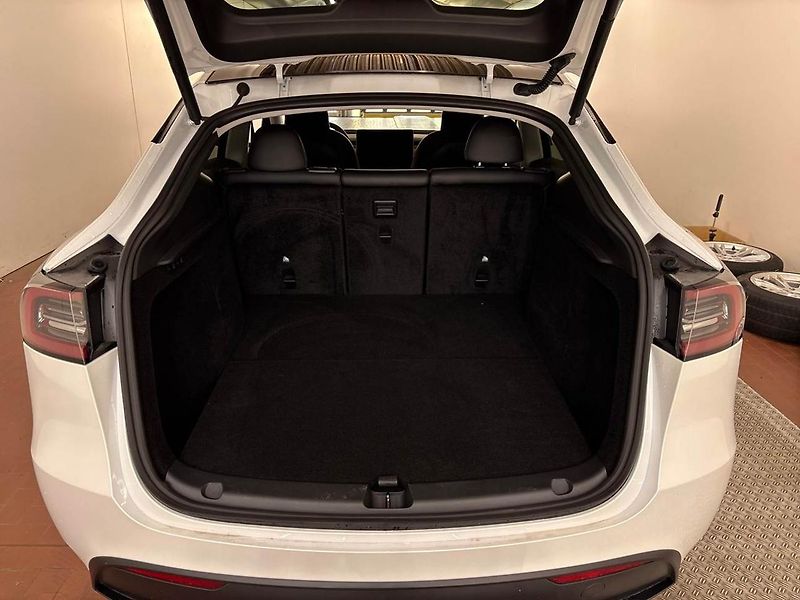 Tesla Model Y LONG RANGE DUAL MOTOR TZ 94,0% - fotka 8 z 9