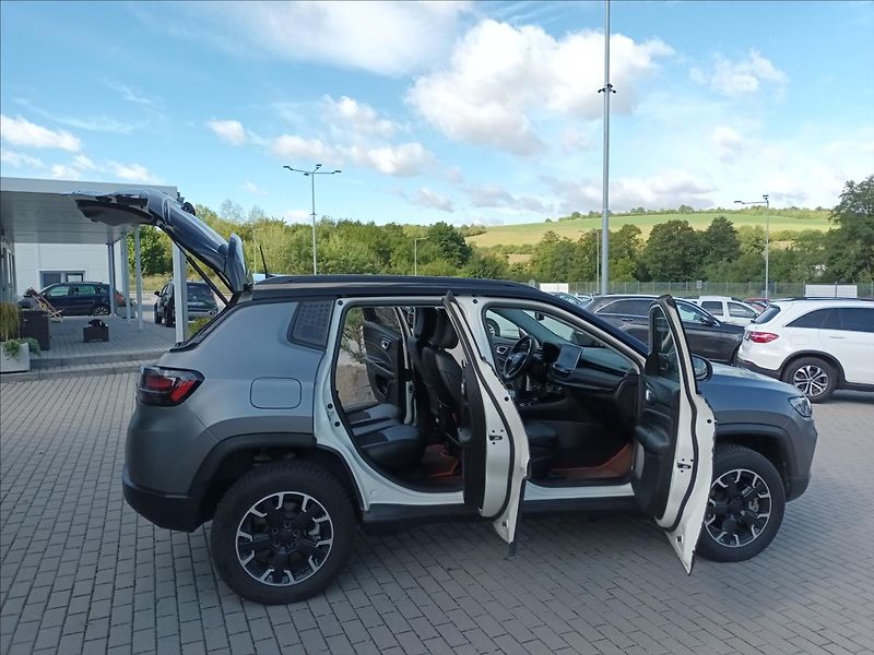 Jeep Compass 1,3 PHEV 132kW,TRAIL HAWK - fotka 9 z 50