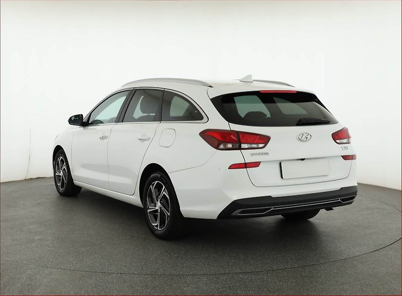 Hyundai i30 (2023) 1.0 T-GDI, Automat, Serv.kniha - fotka 4 z 17