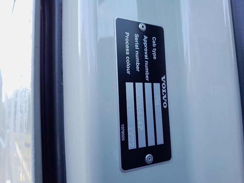 Volvo FH 460 LowDeck - fotka 32 z 37