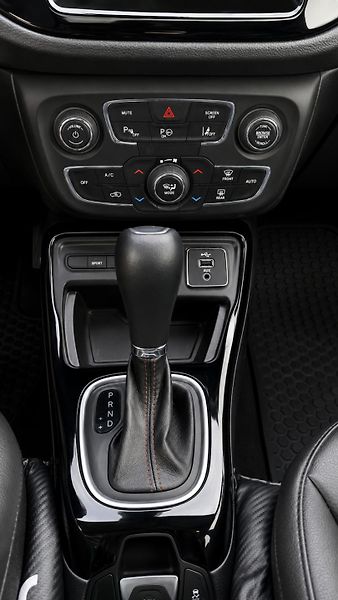 Jeep Compass (2021) 1.3 Turbo 110 kW automat Limit - fotka 8 z 14