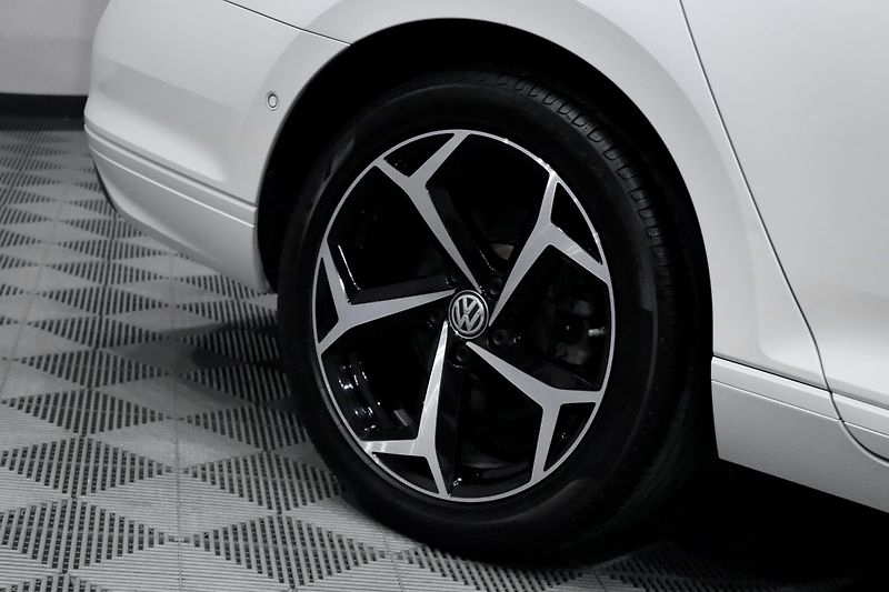 Volkswagen Passat B8 FL Var. 2.0 TSI 140 kW DSG - fotka 10 z 46