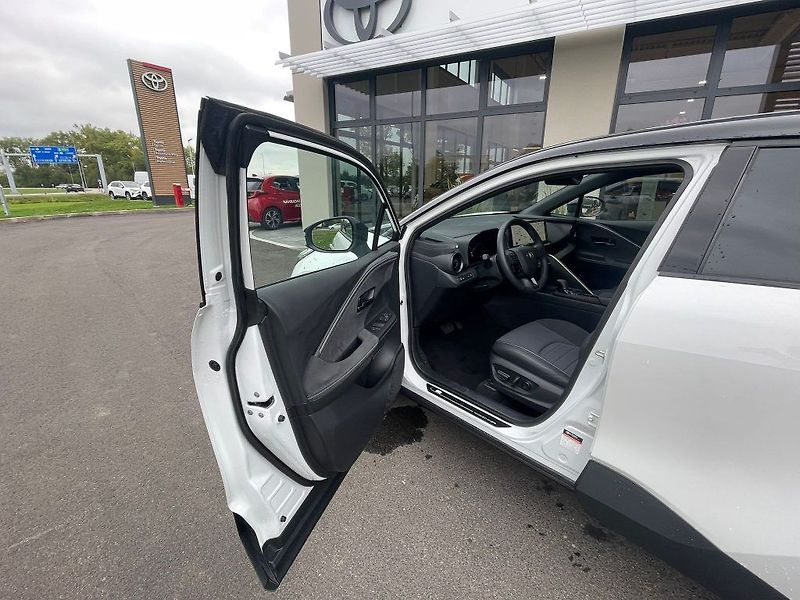 Toyota C-HR 2.0HEV, ČR, Executive, 2x pneu - fotka 12 z 32