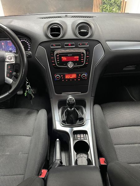 Ford Mondeo 1.6 i 118kW ČR SERVISKA  - fotka 24 z 25