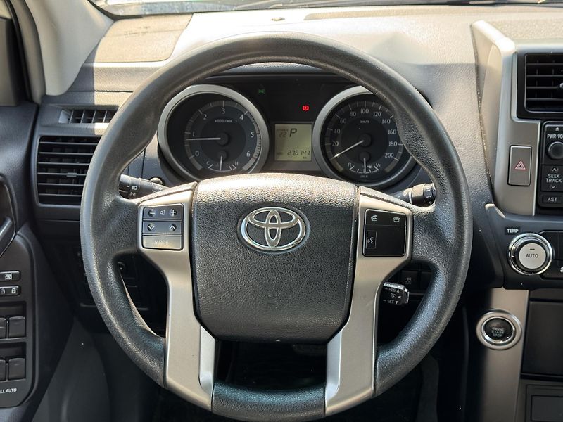 Toyota Land Cruiser 3.0 D-4D 127 kW AUT Tažné - fotka 12 z 36