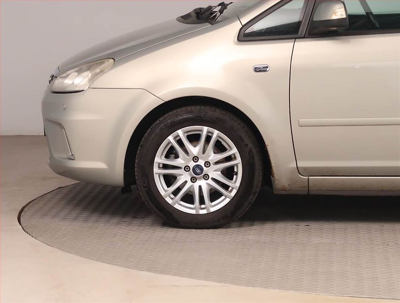 Ford C-MAX (2009) 1.6 TDCi, po STK, zamluveno - fotka 15 z 16