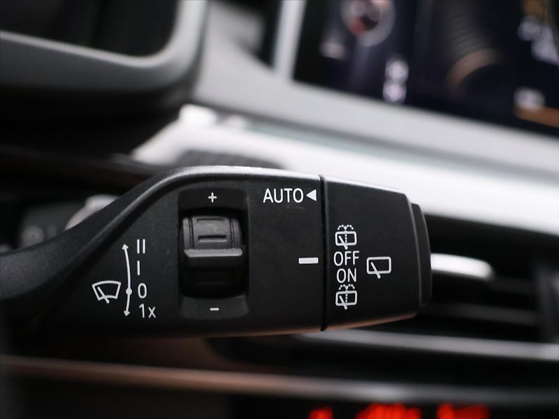 BMW X5 3.0 M50d 280kW xDrive - fotka 23 z 45