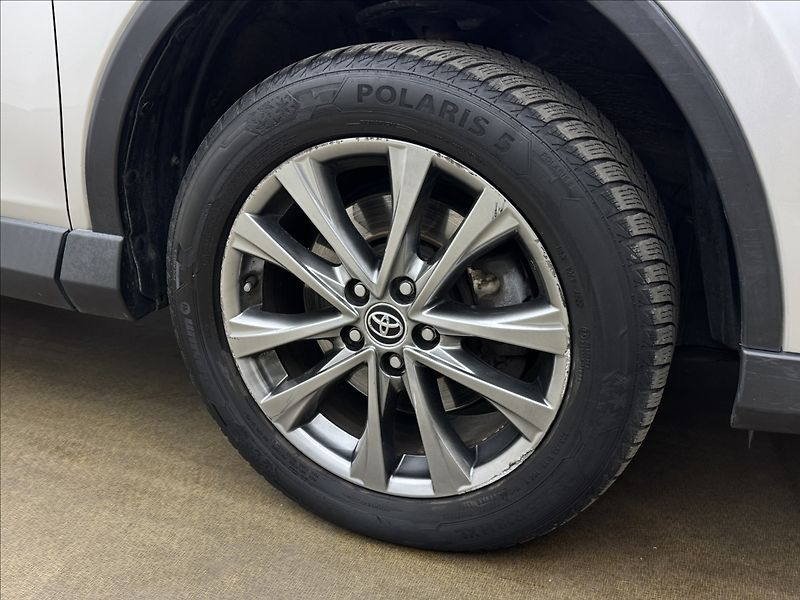 Toyota RAV4 2,5 114kW HYBRID LED KŮŽE 360° - fotka 39 z 45