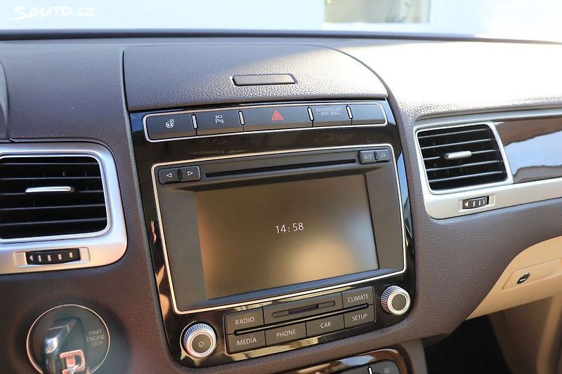 Volkswagen Touareg 3.0 TDI*Pano*Tažné*Kamera - fotka 12 z 19