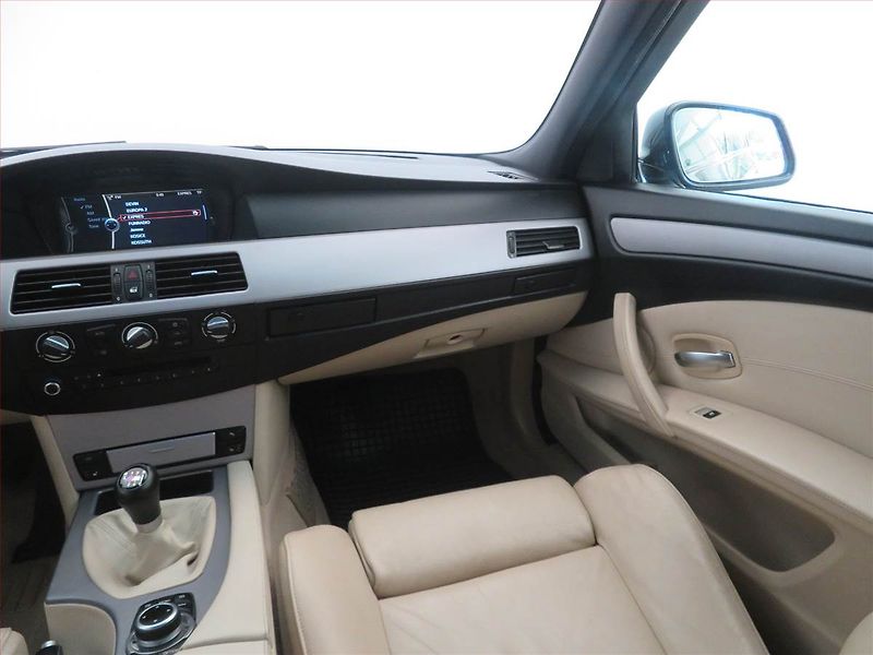 BMW Řada 5 (2010) M Paket 520d, Serv.kniha, Navi - fotka 8 z 16