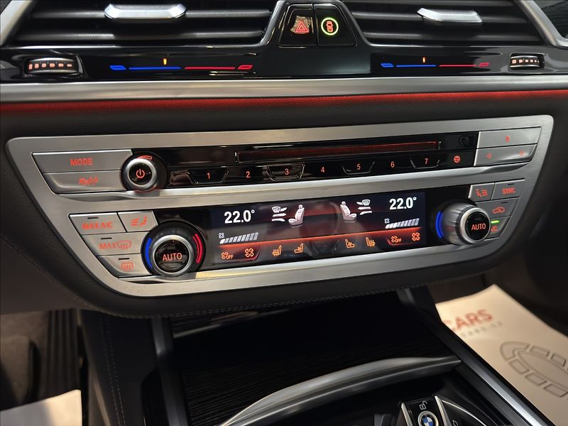 BMW Řada 7 3,0   730D XD LASER MASÁŽE - fotka 22 z 45