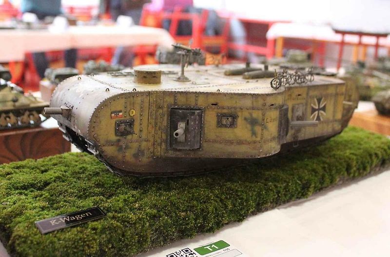 Supertěžký německý tank K-Wagen měl změnit situaci na bojištích I. světové války. Projekt ale skončil fiaskem. Na snímku je jeho model v měřítku 1:35 na soutěžní výstavě Kadaňský plasťák.