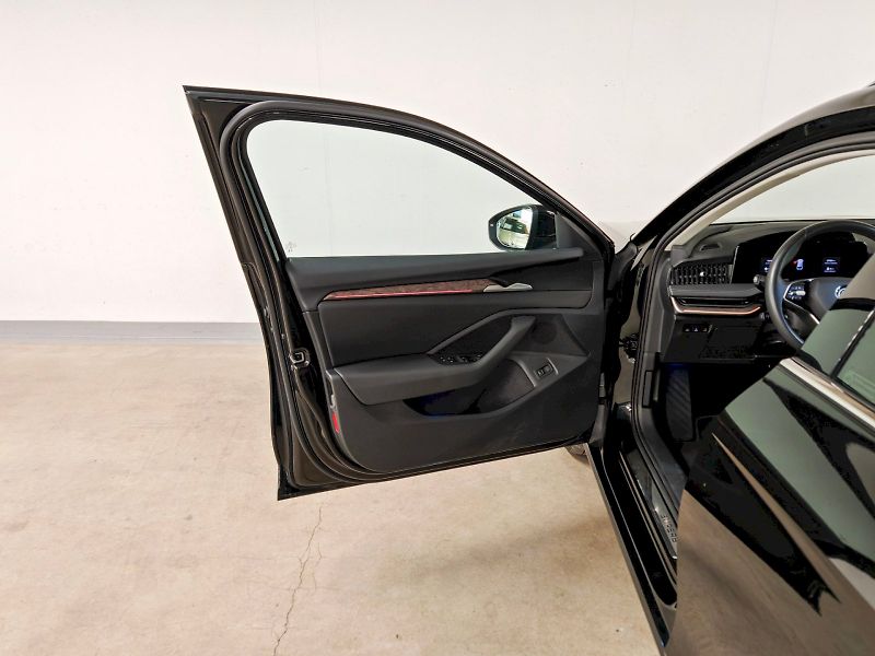 Škoda Superb (2024) Combi 2.0 TDI 142 kW DSG 4x4 L - fotka 24 z 35