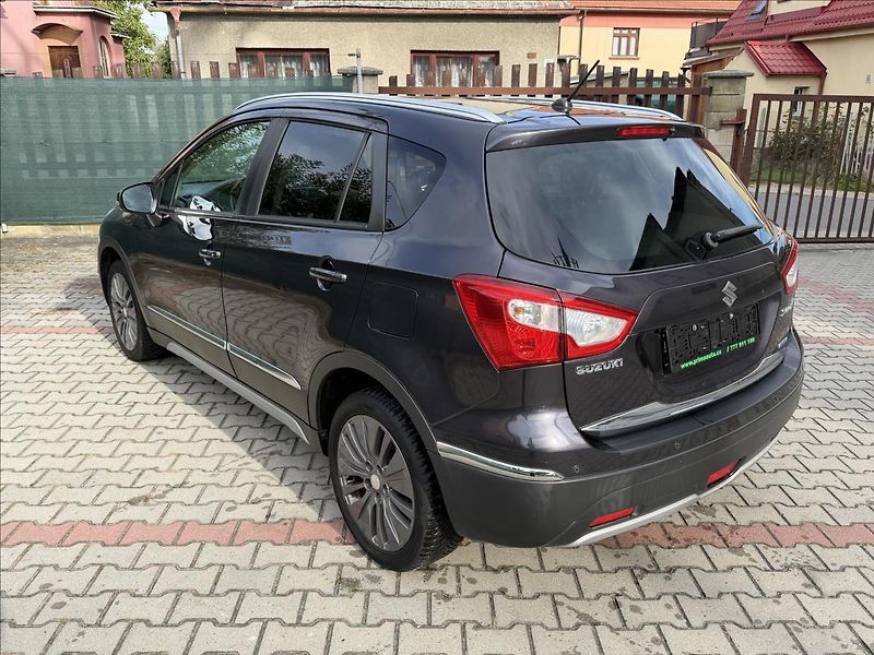 Suzuki SX4 S-Cross 1,6 4x4 AUTOMAT EXCLUSIVE - fotka 7 z 30
