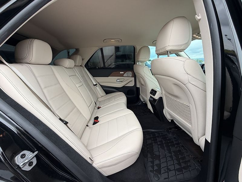 Mercedes-Benz GLE 300 d 4MATIC AMG Burmester - fotka 11 z 37