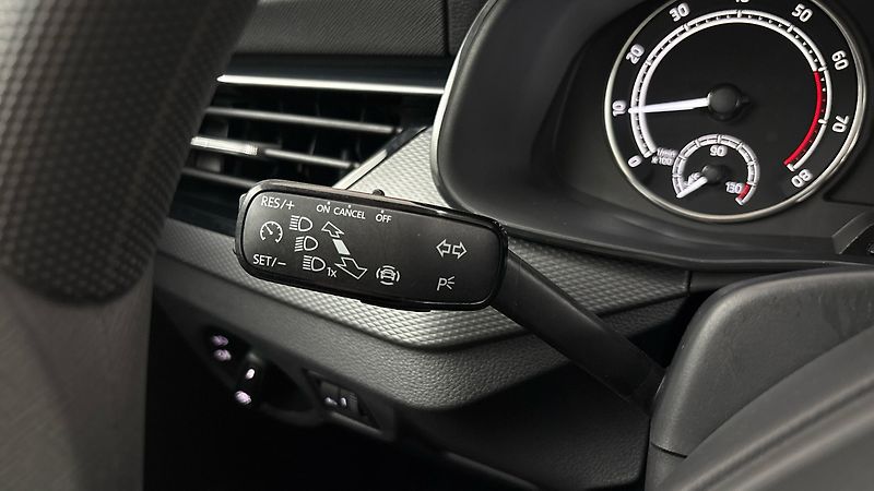 Škoda Scala 1.0 TSI Ambition - fotka 14 z 23