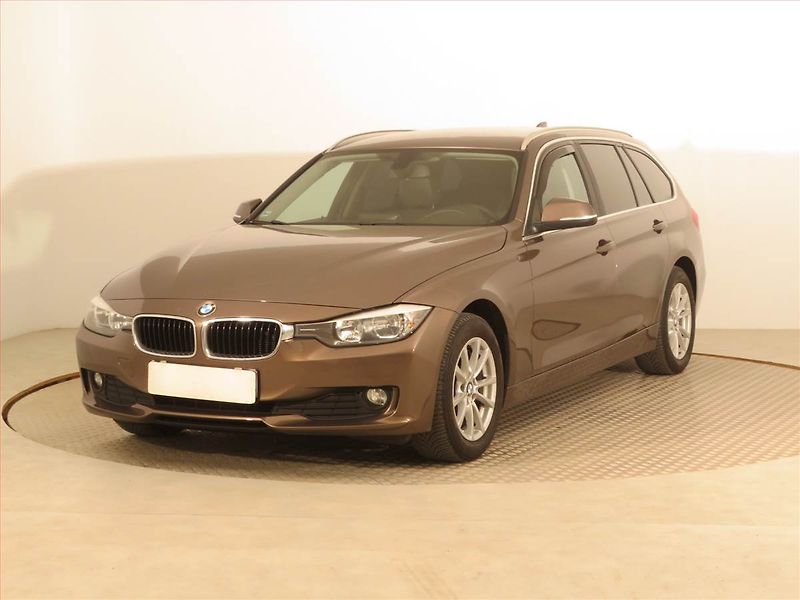 BMW Řada 3 (2013) 320 d, Navi, Tempomat - fotka 2 z 17