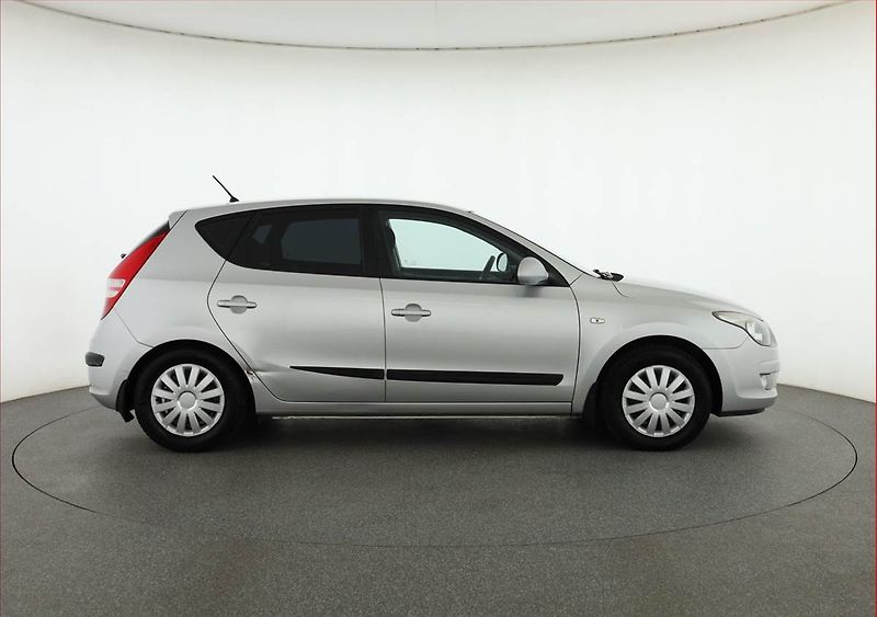 Hyundai i30 (2009) 1.6 CVVT, nová STK, Tažné - fotka 6 z 14