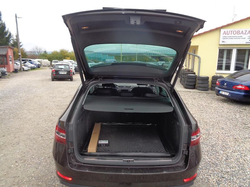 Škoda Superb 2,0 TDI - fotka 7 z 16