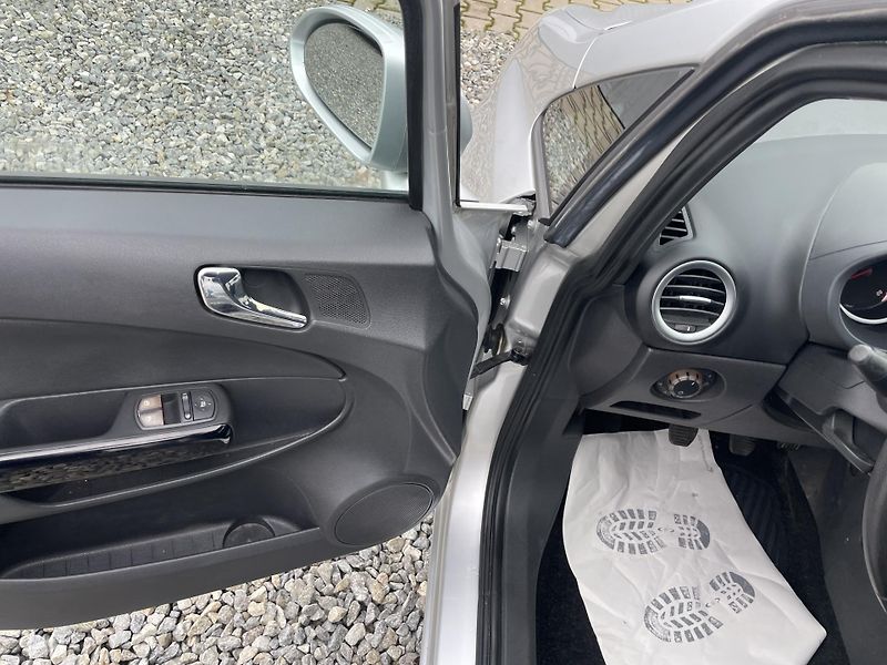 Opel Corsa 1.2i 80PS 141000KM KLIMA STK!! - fotka 98 z 169