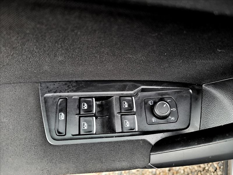 Volkswagen Tiguan Allspace 1,5 Tsi,dsg,navi,klima,výhřev - fotka 38 z 48