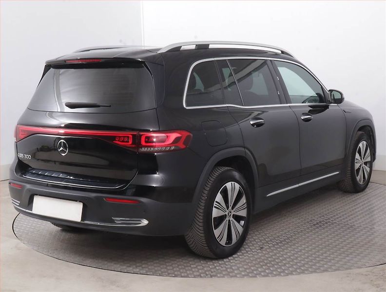 Mercedes-Benz EQB (2022) 300 4MATIC, SoH 95% - fotka 5 z 19