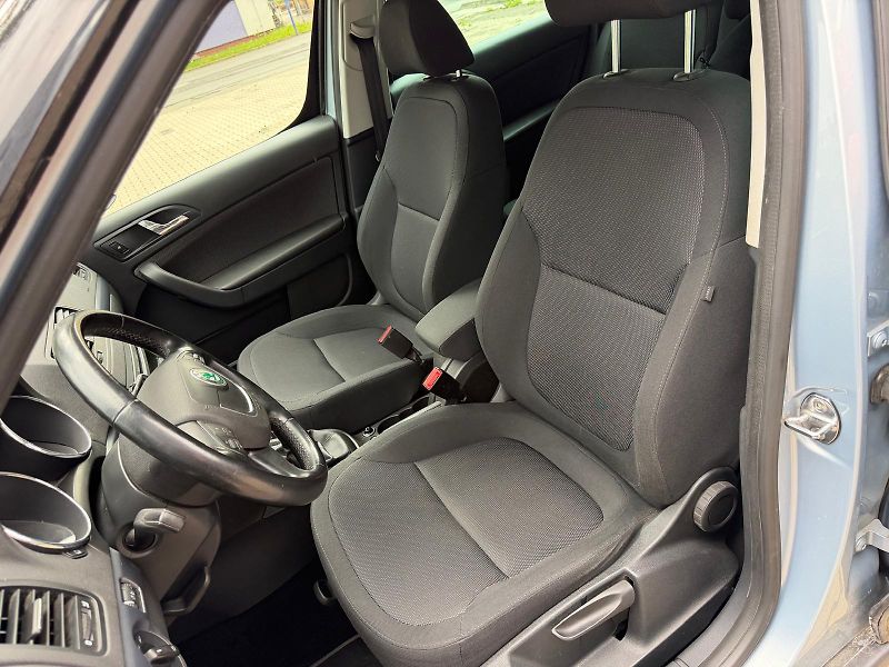 Škoda Yeti  2,0 TDI servis.k + sada pneu  - fotka 10 z 31