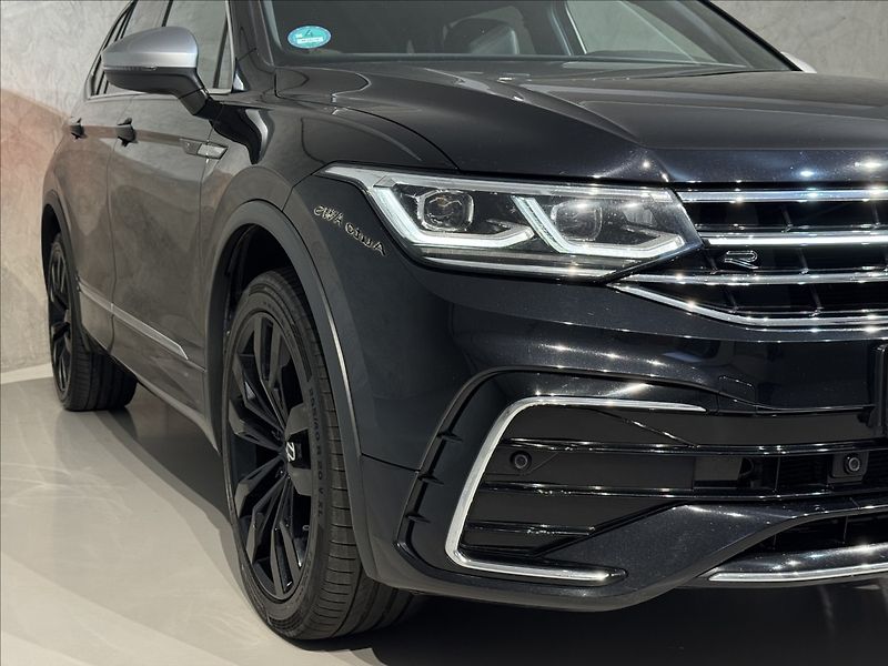 Volkswagen Tiguan Allspace 2,0 TDi  DSG 4x4 R-Line Matrix - fotka 5 z 45