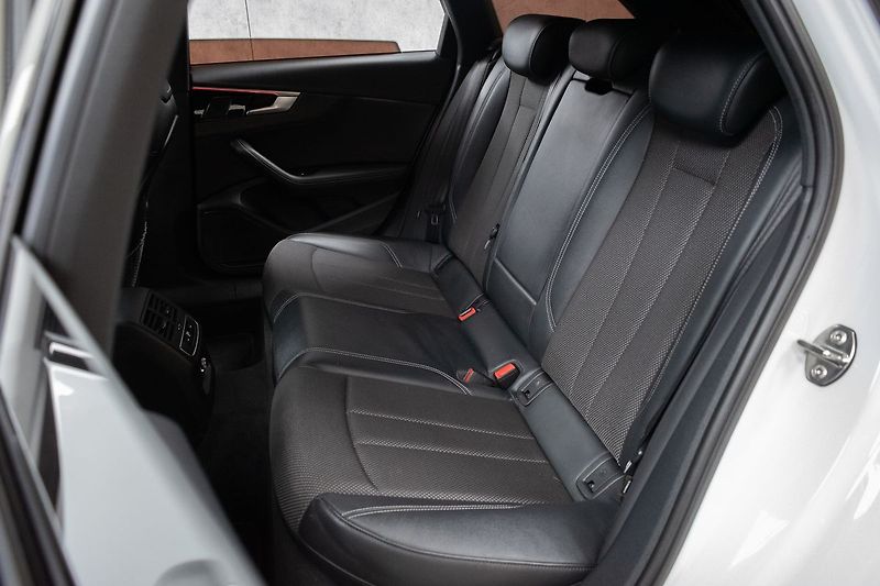 Audi A4 2.0 TDI S-LINE*ACC*TAŽNÉ*DPH* - fotka 12 z 42
