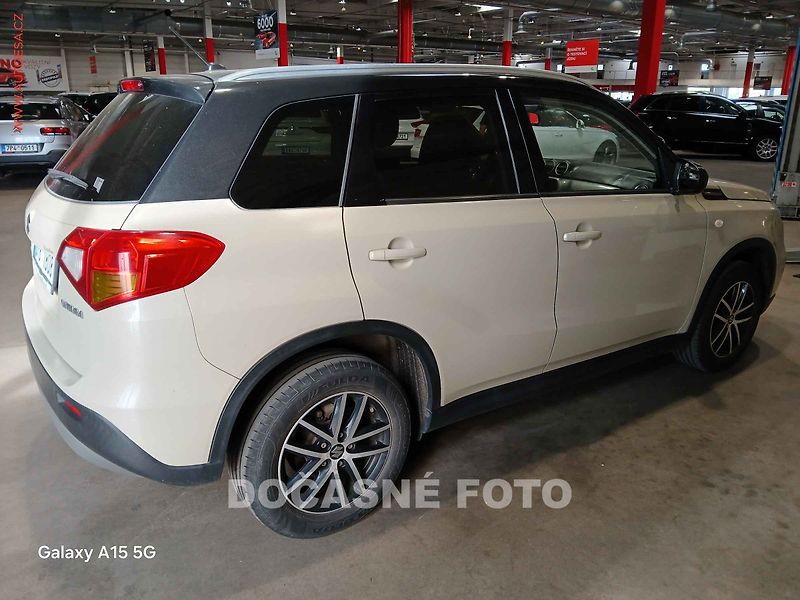 Suzuki Vitara (2016) 1.6 DDIS, navi, autoAC - fotka 2 z 3