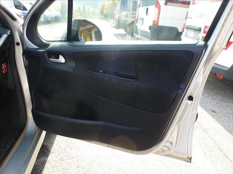 Peugeot 207 1,4 - fotka 25 z 43