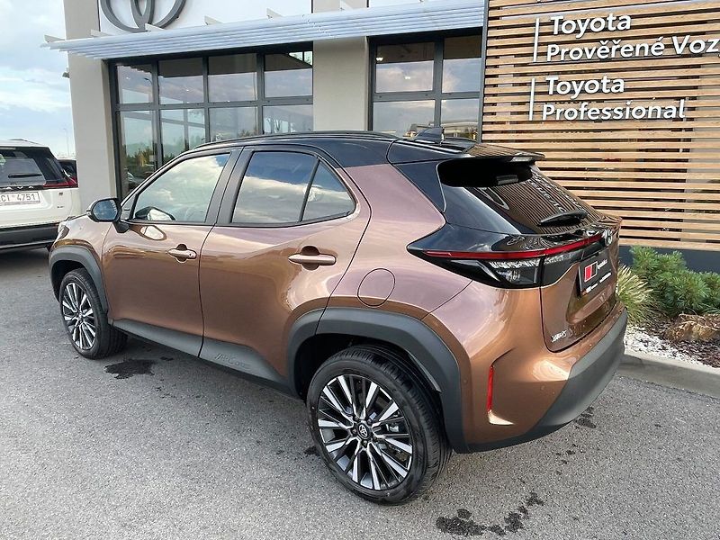 Toyota Yaris Cross 1.5 HSD 4x4 Executive Tech VIP - fotka 10 z 31