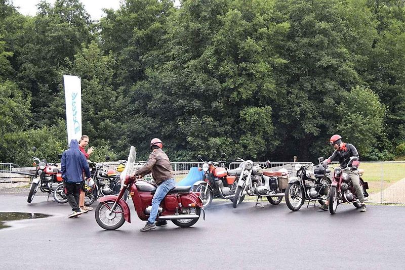 Hasičské hřiště v Huti obsadil další ročník Veterán Show.