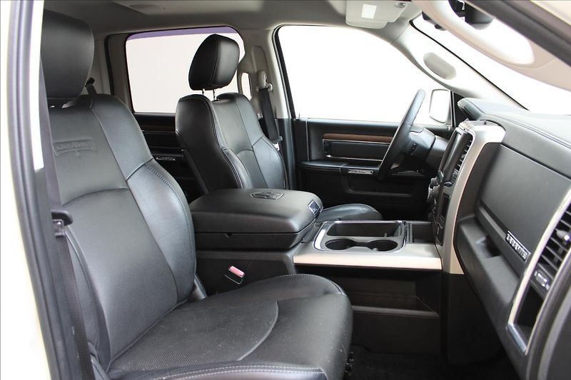 Dodge RAM 3.0L V6 EcoDIESEL / LARAMIE - fotka 29 z 43