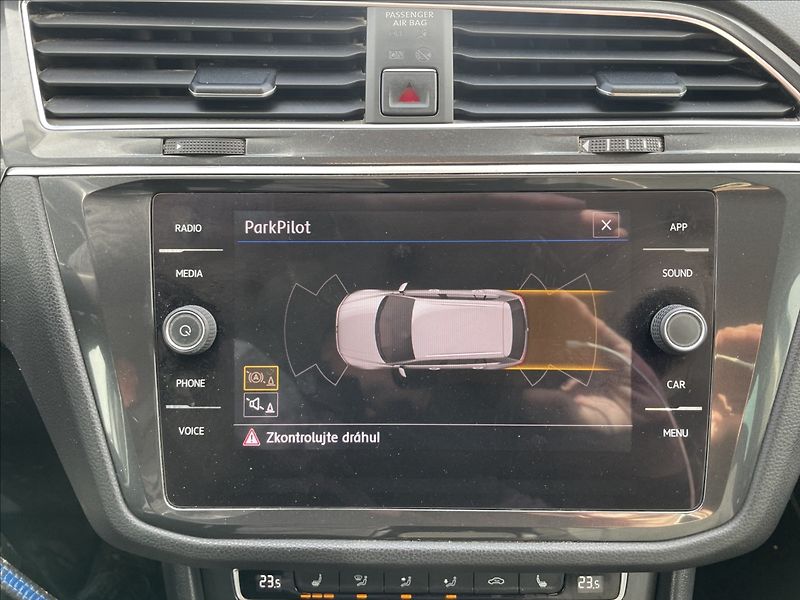 Volkswagen Tiguan 2,0 TDi 110kw DSG 4-matic bez - fotka 19 z 43