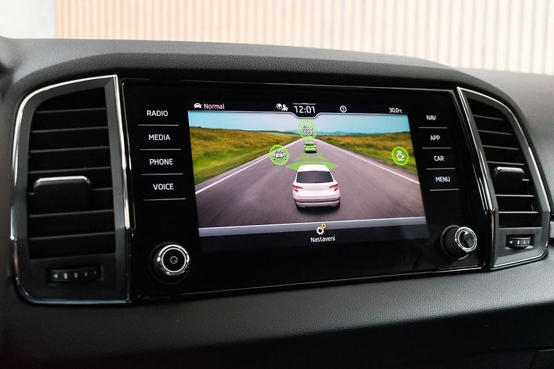 Škoda Karoq 1.5 TSI STYLE*TAŽNÉ*DPH*ČR 1.M - fotka 30 z 44