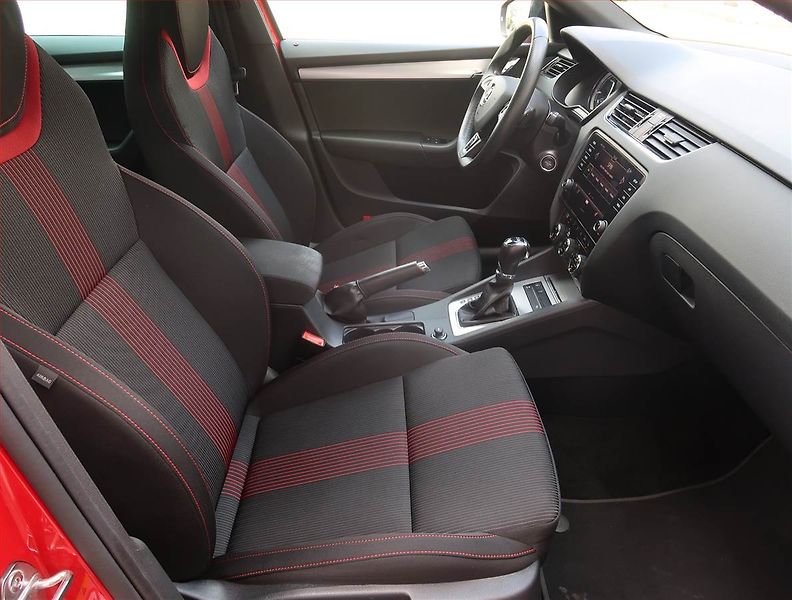 Škoda Octavia (2019) Style Plus 2.0 TSI - fotka 9 z 23