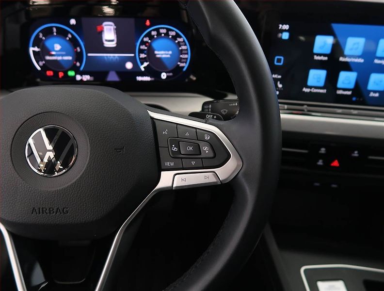 Volkswagen Golf (2023) Life 2.0 TDI, Automat - fotka 21 z 23
