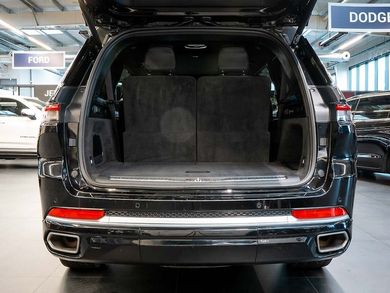Jeep Grand Cherokee (2021) 5.7 Summit Reserve L V8 HeadUp - fotka 6 z 46