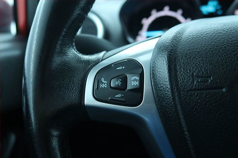 Ford Fiesta (2017) 1.0 EcoBoost, Tempomat - fotka 17 z 20
