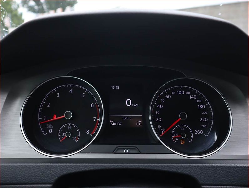 Volkswagen Golf (2014) 1.2 TSI, Serv.kniha, Tempomat - fotka 11 z 17
